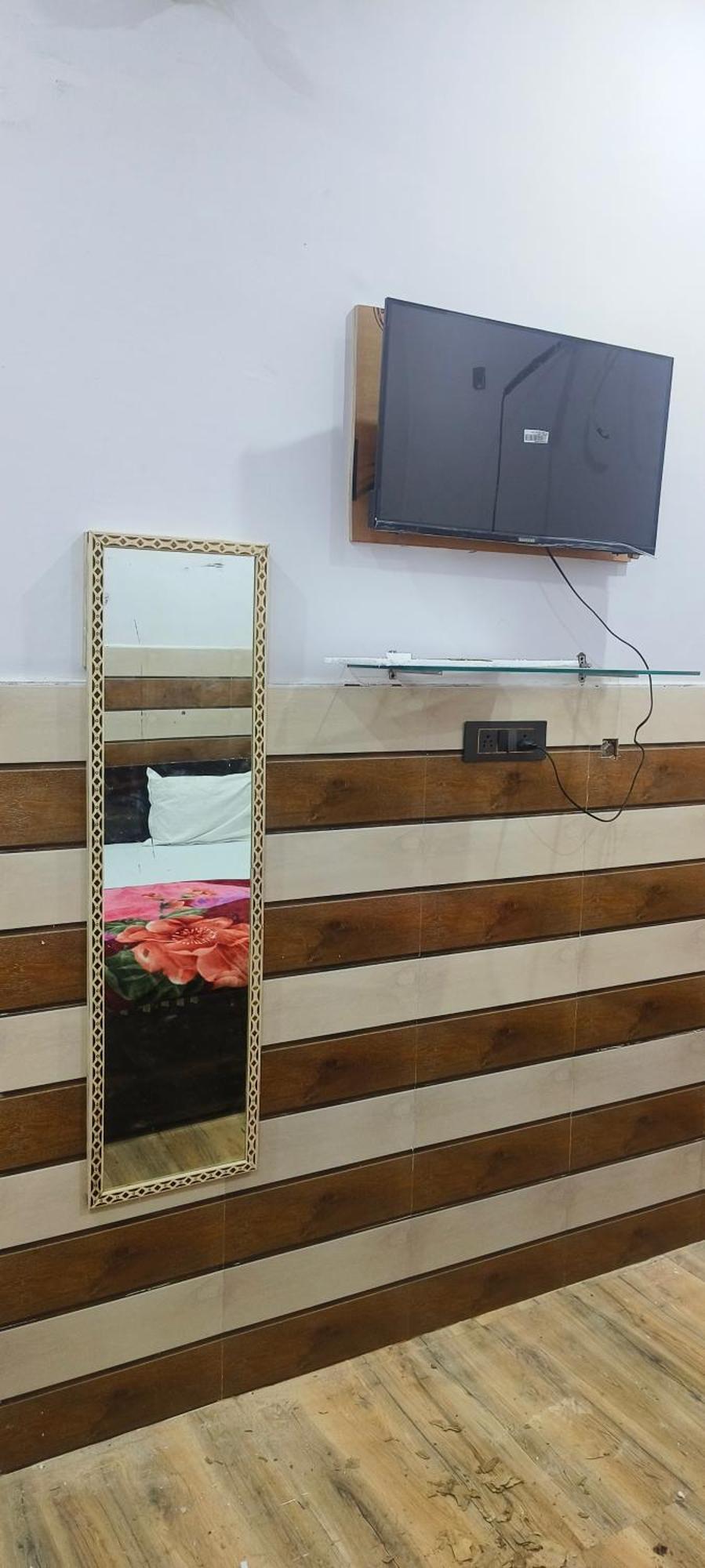 K.D.Dham Near Prem Mandir1 Hotel Vrindāvan Buitenkant foto