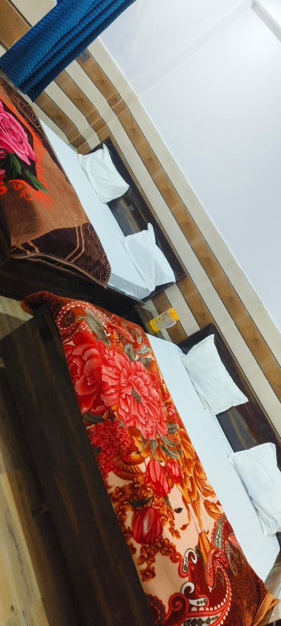 K.D.Dham Near Prem Mandir1 Hotel Vrindāvan Buitenkant foto