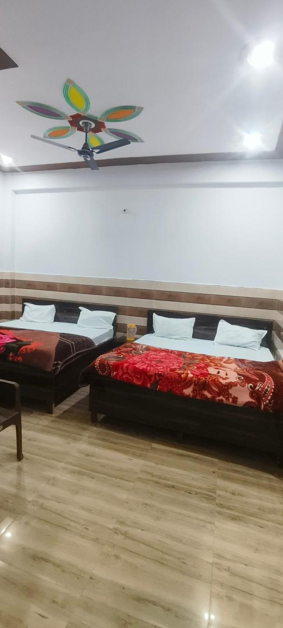 K.D.Dham Near Prem Mandir1 Hotel Vrindāvan Buitenkant foto