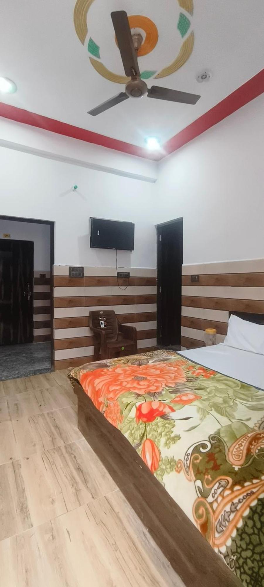 K.D.Dham Near Prem Mandir1 Hotel Vrindāvan Buitenkant foto