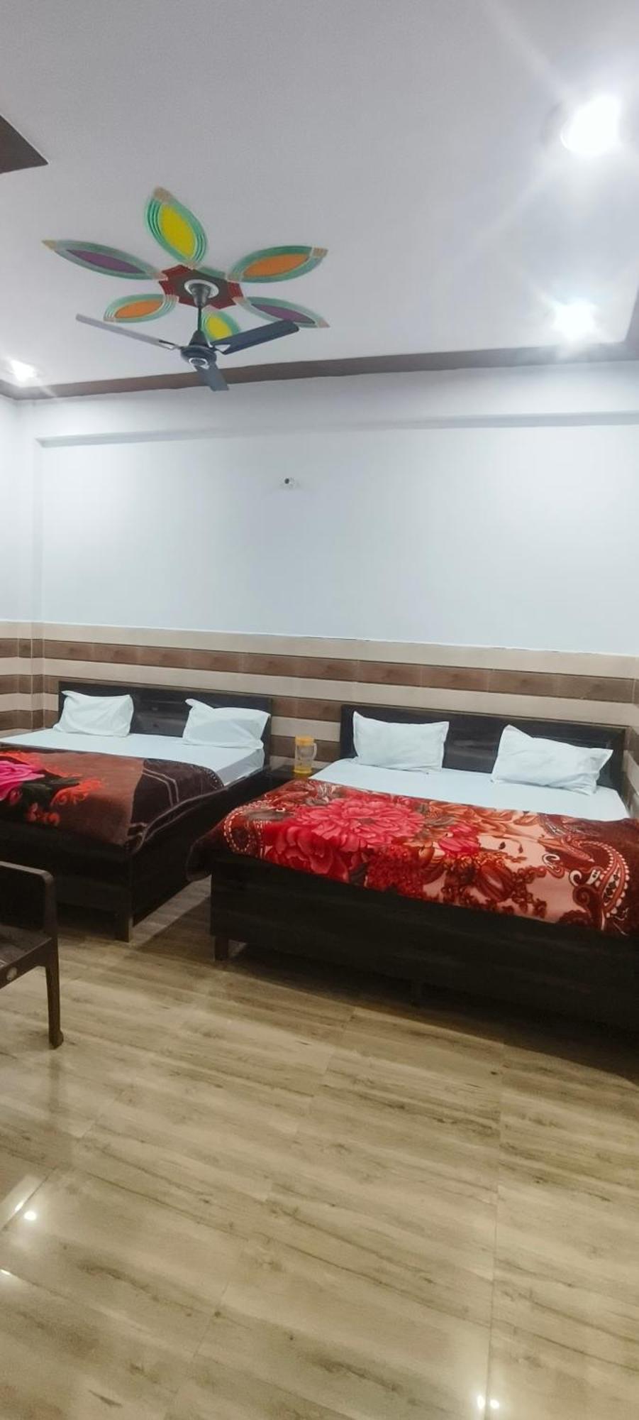 K.D.Dham Near Prem Mandir1 Hotel Vrindāvan Buitenkant foto