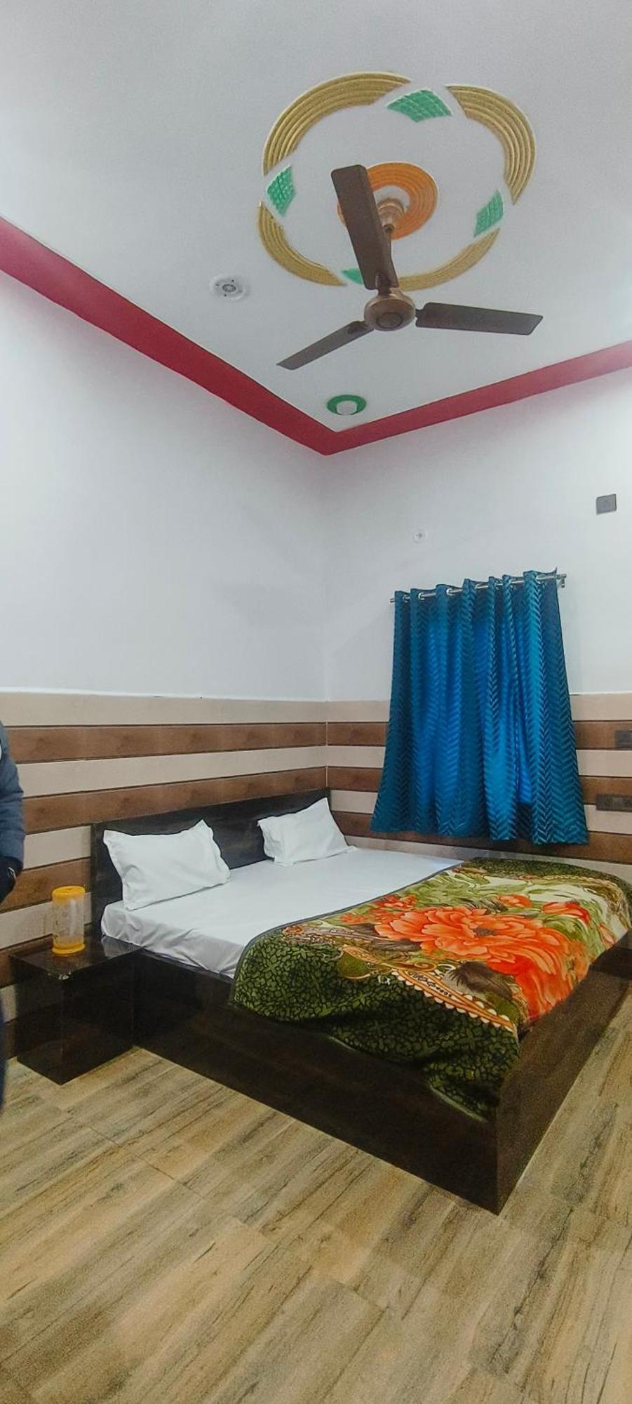 K.D.Dham Near Prem Mandir1 Hotel Vrindāvan Buitenkant foto