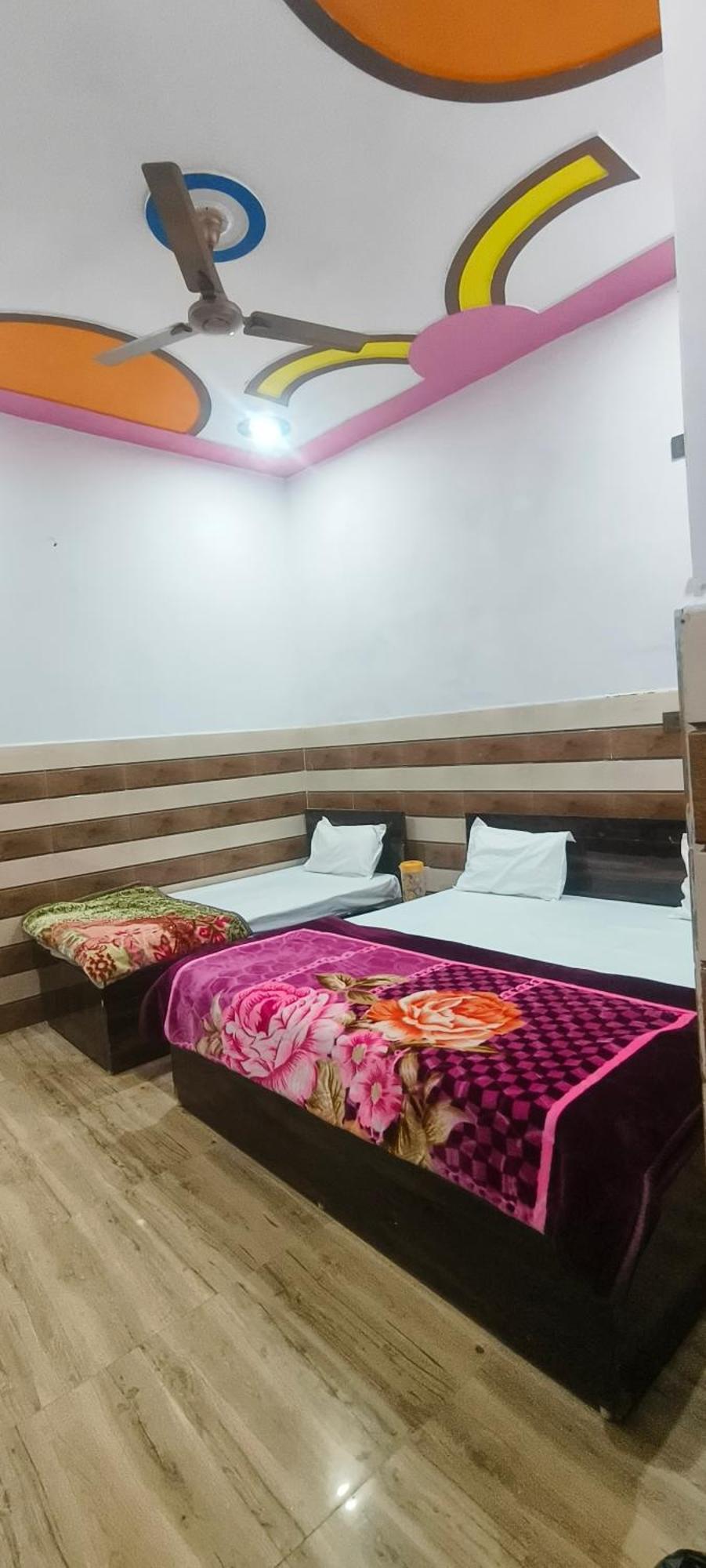 K.D.Dham Near Prem Mandir1 Hotel Vrindāvan Buitenkant foto