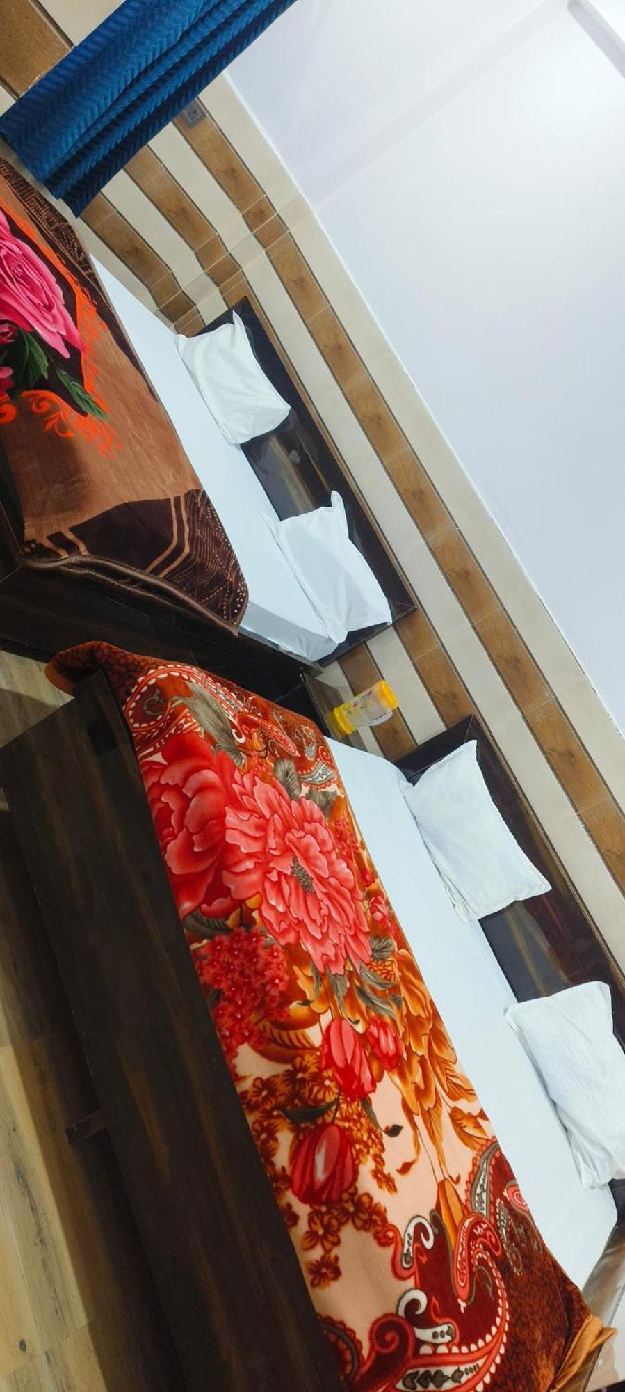 K.D.Dham Near Prem Mandir1 Hotel Vrindāvan Buitenkant foto