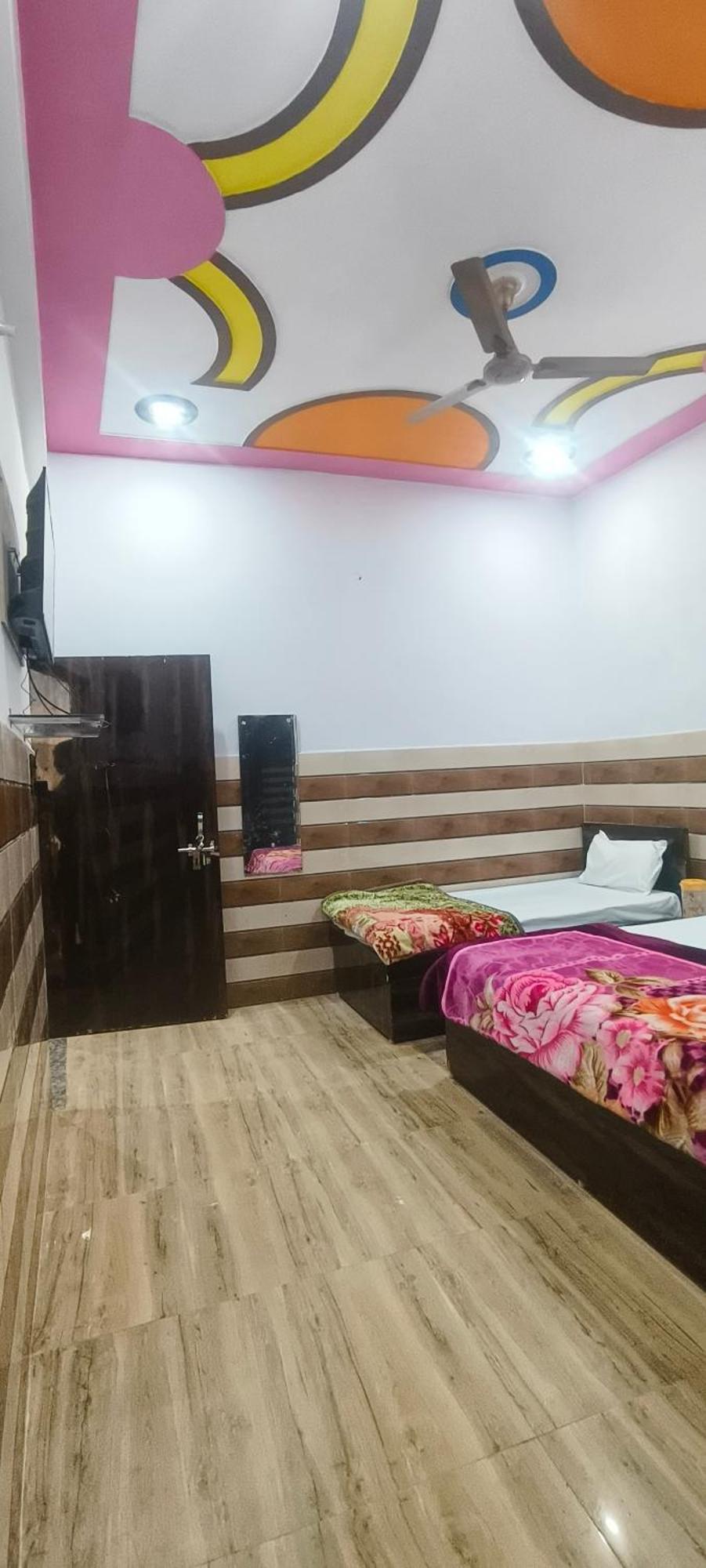 K.D.Dham Near Prem Mandir1 Hotel Vrindāvan Buitenkant foto