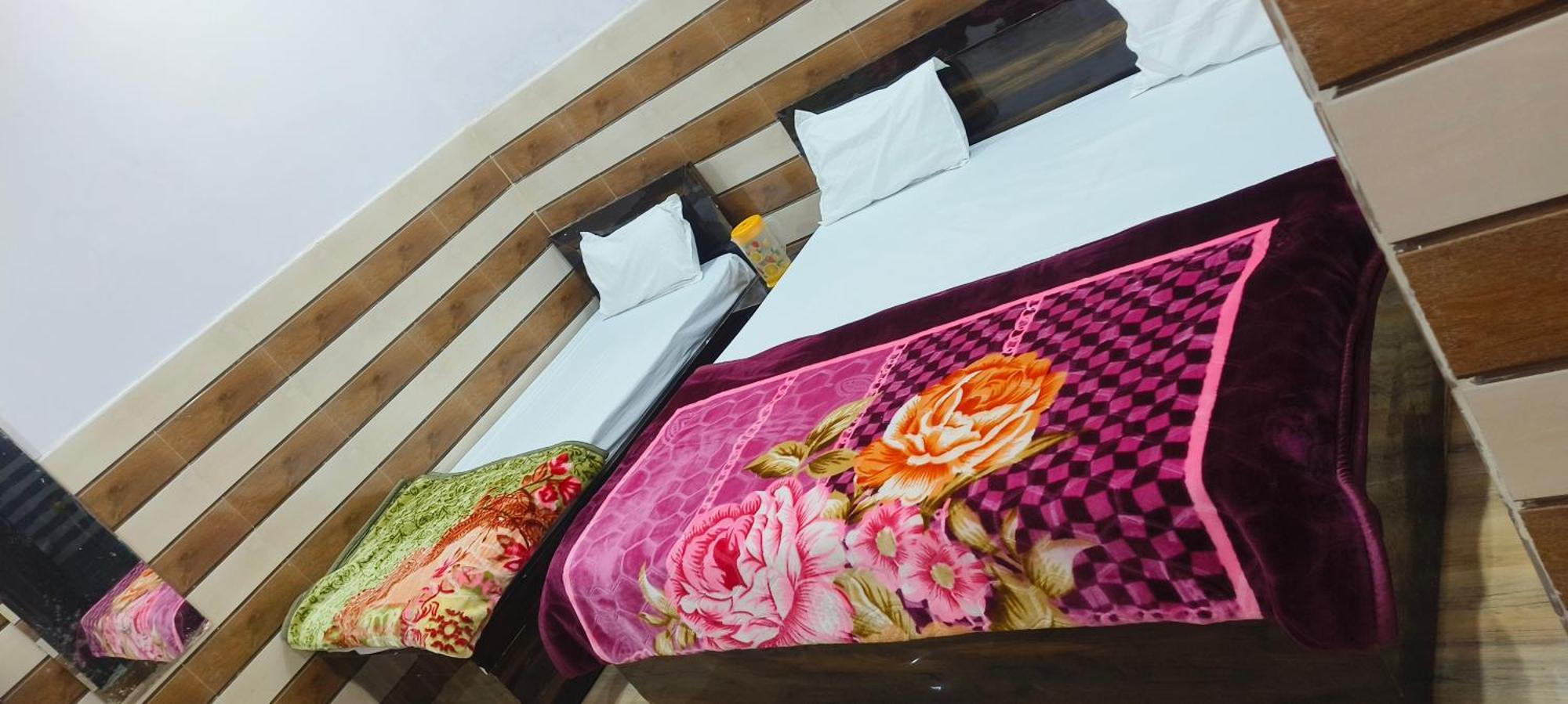 K.D.Dham Near Prem Mandir1 Hotel Vrindāvan Buitenkant foto