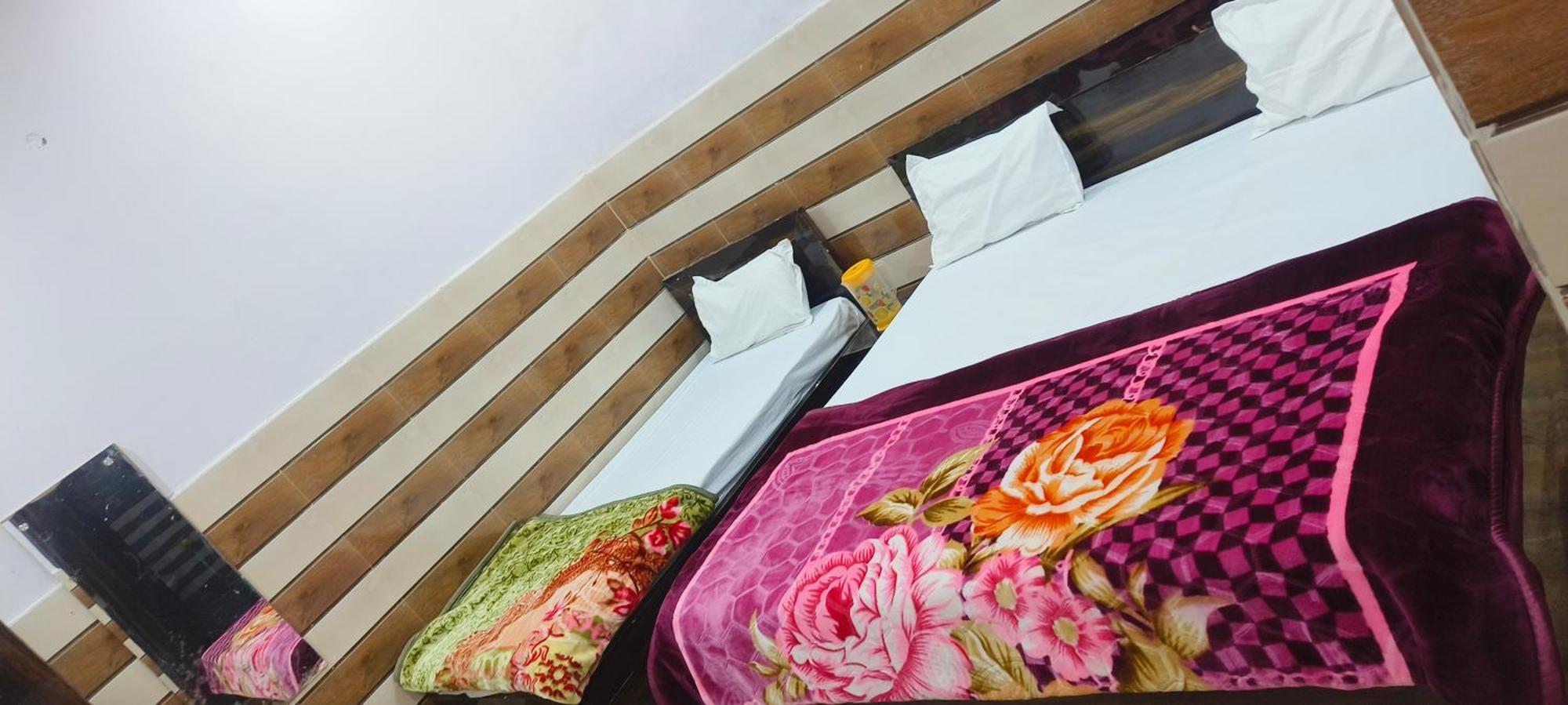K.D.Dham Near Prem Mandir1 Hotel Vrindāvan Buitenkant foto