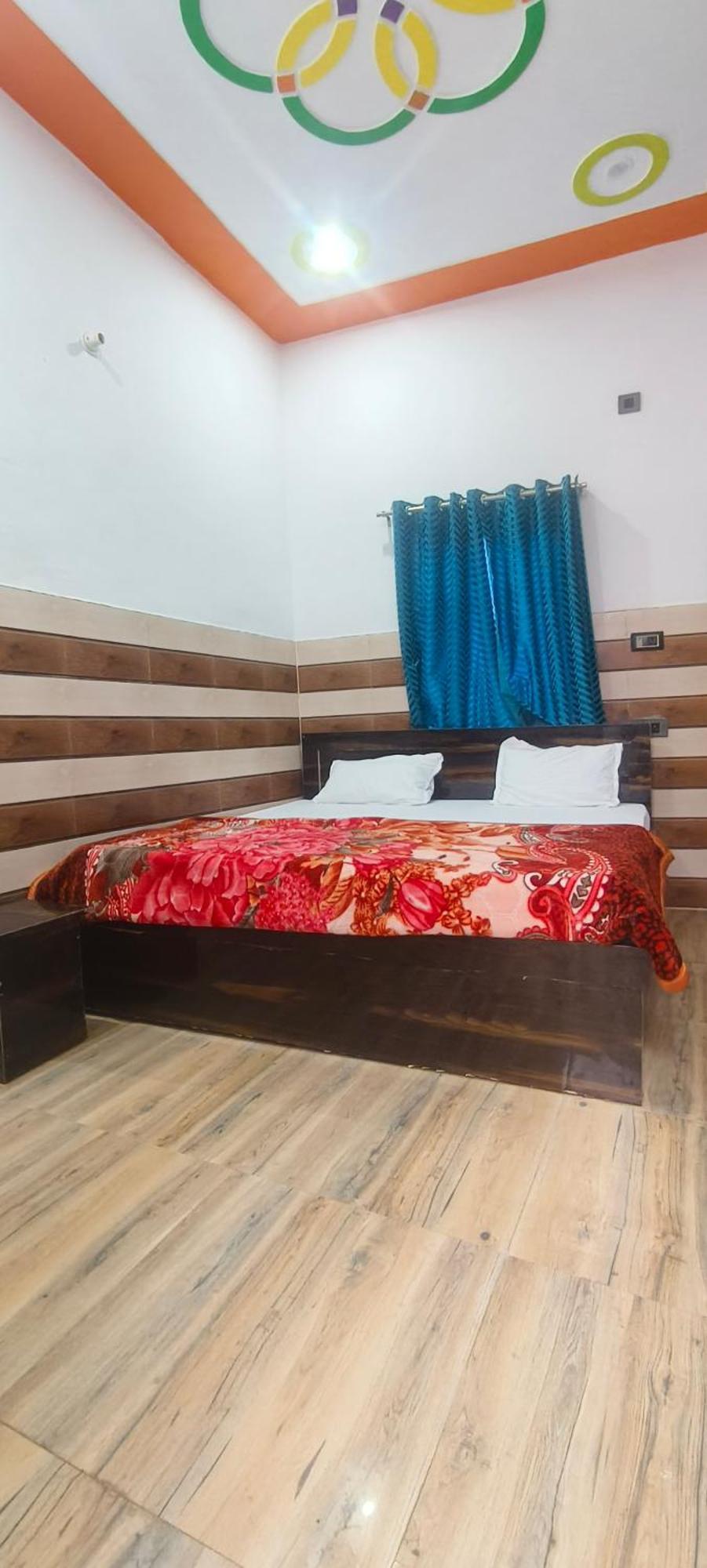 K.D.Dham Near Prem Mandir1 Hotel Vrindāvan Buitenkant foto