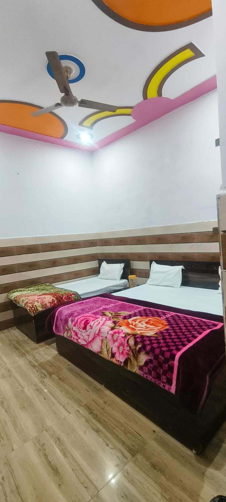 K.D.Dham Near Prem Mandir1 Hotel Vrindāvan Buitenkant foto