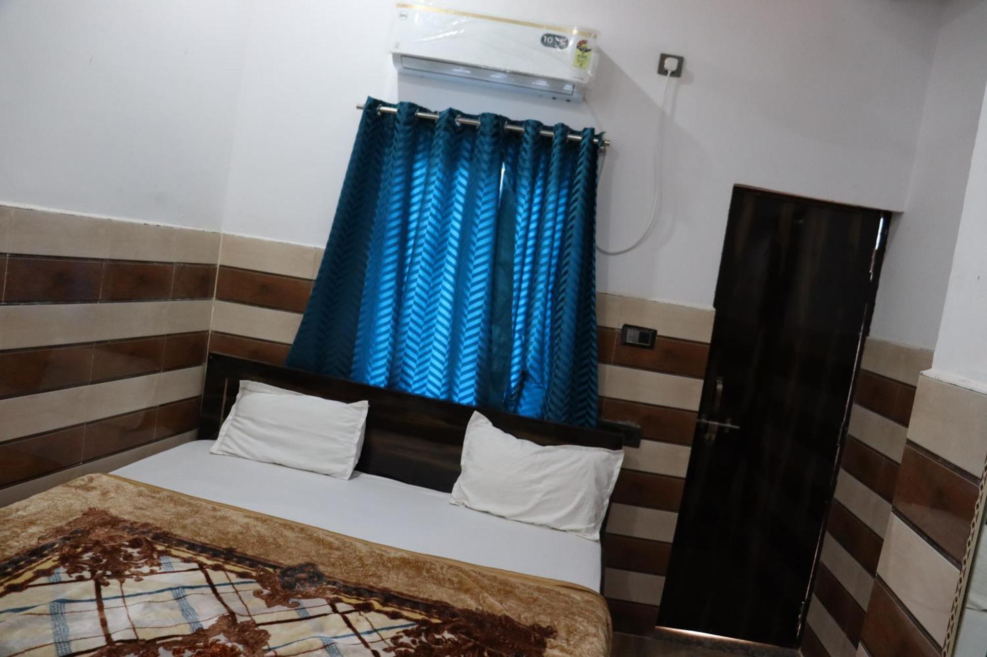 K.D.Dham Near Prem Mandir1 Hotel Vrindāvan Buitenkant foto