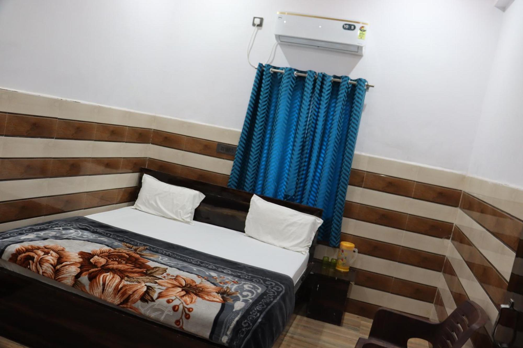 K.D.Dham Near Prem Mandir1 Hotel Vrindāvan Buitenkant foto