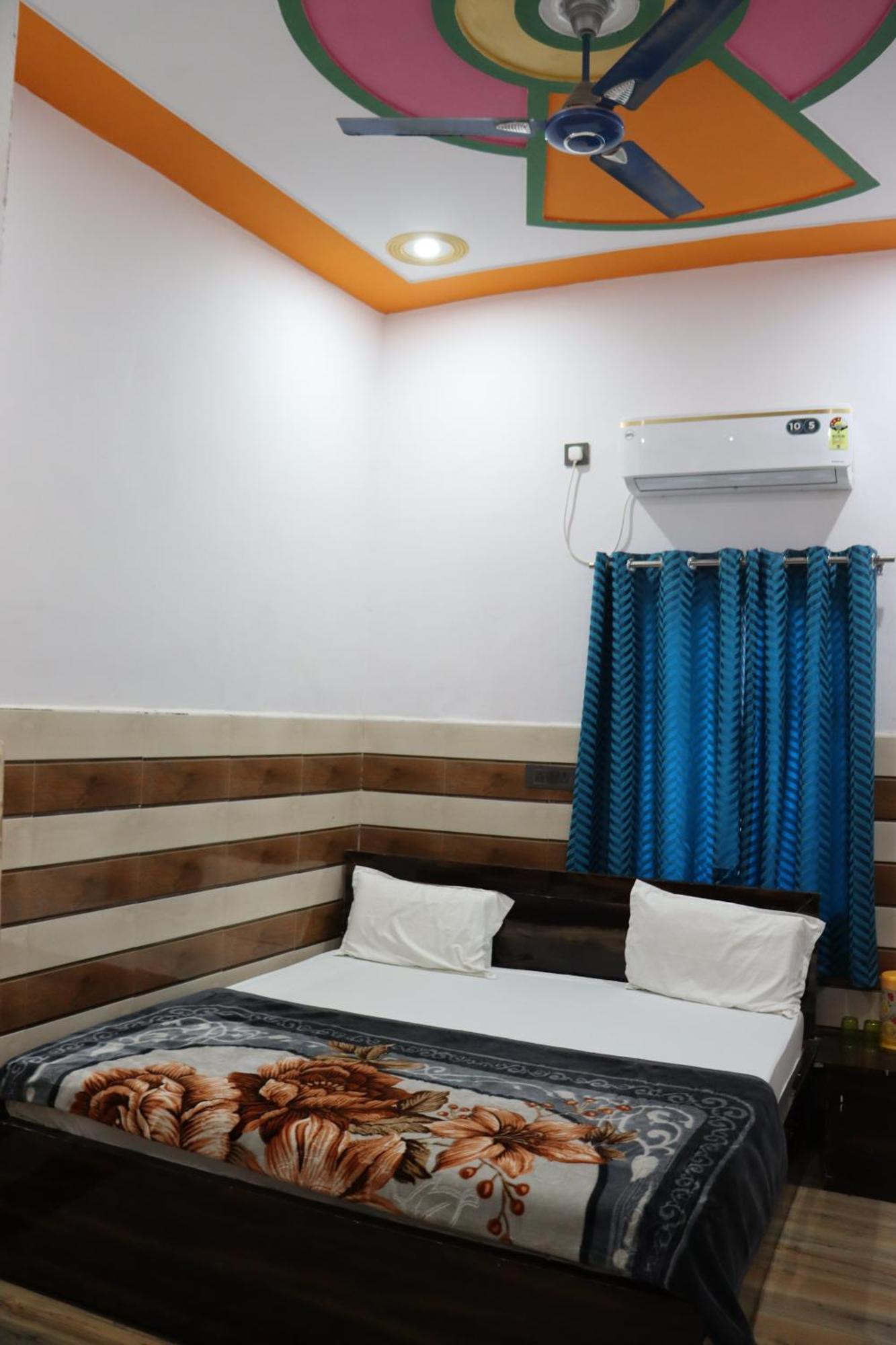 K.D.Dham Near Prem Mandir1 Hotel Vrindāvan Buitenkant foto